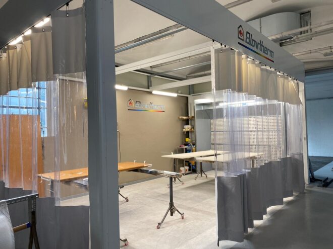 Delovna površina z odsesavanjem za lakiranje lesa