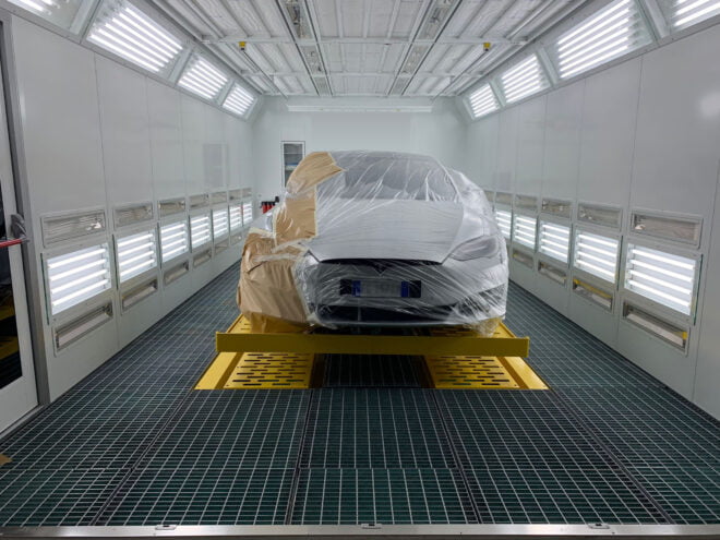 Komora za lakiranje s stenskimi IR svetilkami za sušenje